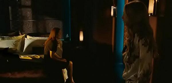  Chloe- Julianne Moore, Liam Neeson, and Amanda Seyfried